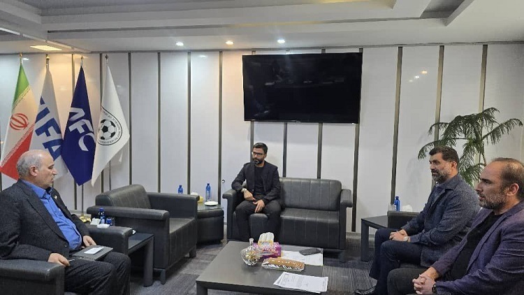 جلسه سرمربی و مدیران تیم فوتبال امید با رئیس فدراسیون